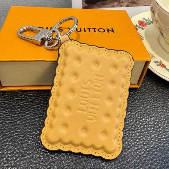 Louis Vuitton Biscuit Tan Keychain - Picture 3 of 3